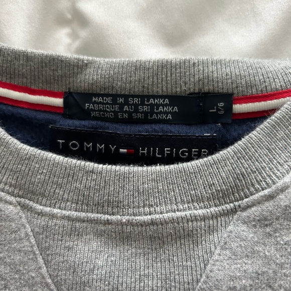 Vintage- 2002 Tommy Hilfiger Sweatshirt - Picture 2 of 7